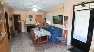 CHALET CON PISCINA EN YECLA