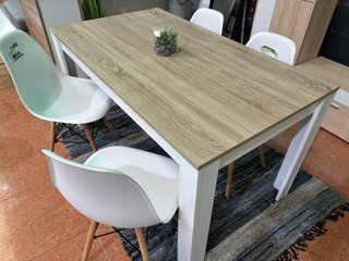 Mesa Comedor + 4 Sillas Madera y Plástico