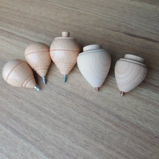 Lote 5 peonzas de madera