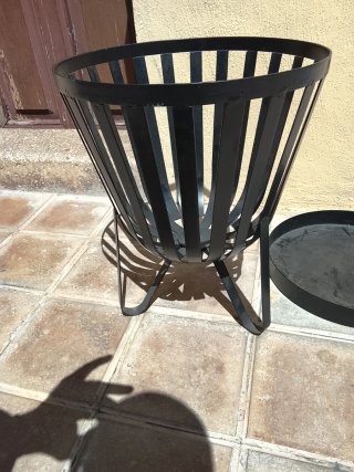 Macetero de forja negro