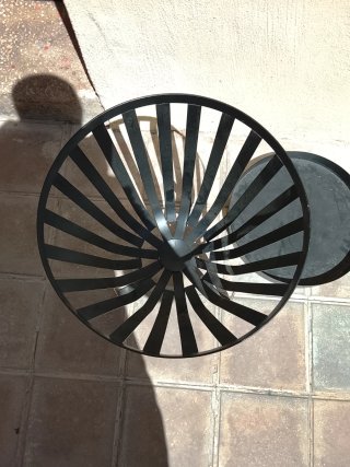 Macetero de forja negro