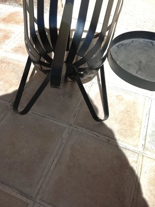 Macetero de forja negro