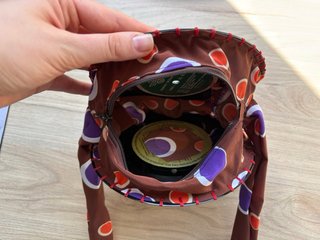 Bolso artesanal con discos de vinilo vintage