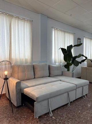 Chaise longue gris con cama y arcón nuevo
