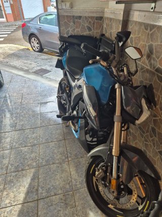 Zontes Z2 125cc, chaquetas pantalón botas