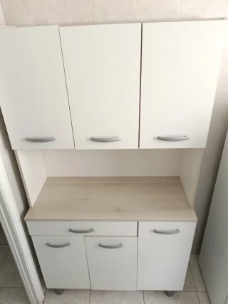 Armario de cocina blanco y madera