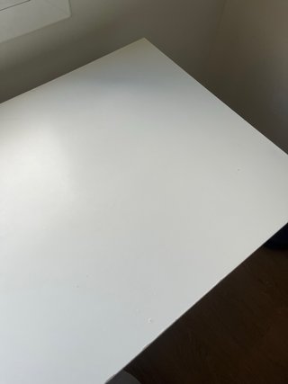 Mesa de escritorio blanca