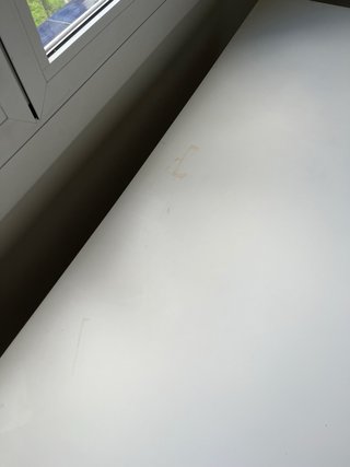 Mesa de escritorio blanca