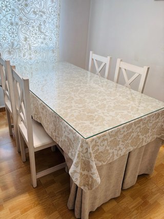 Mesa de comedor con 4 sillas