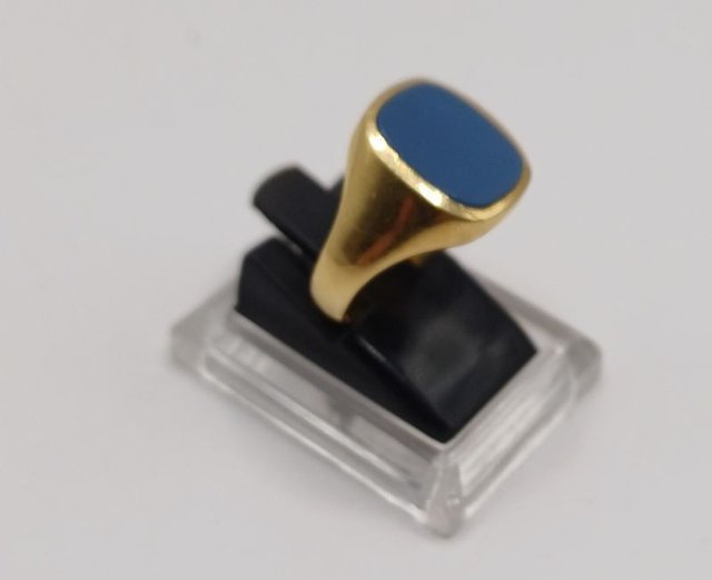 Sello placa azul de oro 18k, 4,25gr. Ref. G-824.