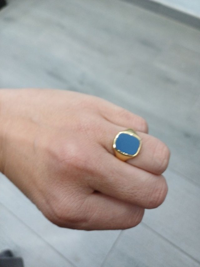 Sello placa azul de oro 18k, 4,25gr. Ref. G-824.