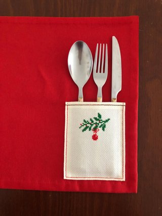 Set di 2 Tovaglie Individuali Ricamate a Mano