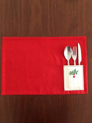 Set di 2 Tovaglie Individuali Ricamate a Mano