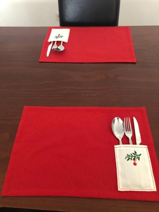 Set di 2 Tovaglie Individuali Ricamate a Mano