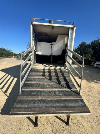 Camión Transporte de Caballos con pequeña vivienda
