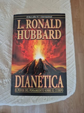 Dianética: El Poder del Pensamiento Sobre el Cu...