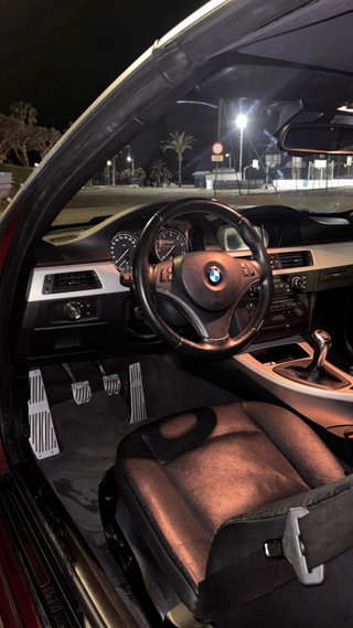 BMW 320i e93