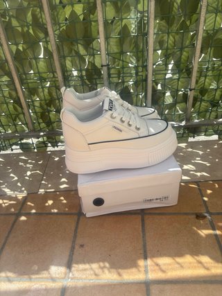 Scarpe sneakers bianche suola spessa