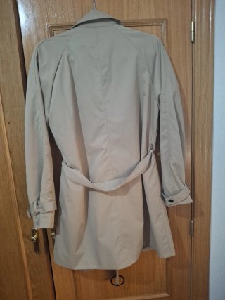 Gabardina corta Stradivarius beige Talla M