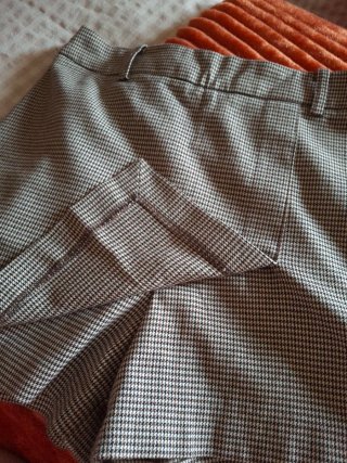 Falda pantalón cuadros beige y negro