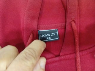 Sudadera con estampado de manos rezando
