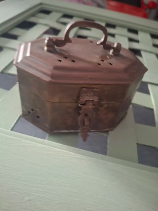Cajita joyero metal bronce antiguo