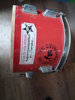Timbal de batería rojo