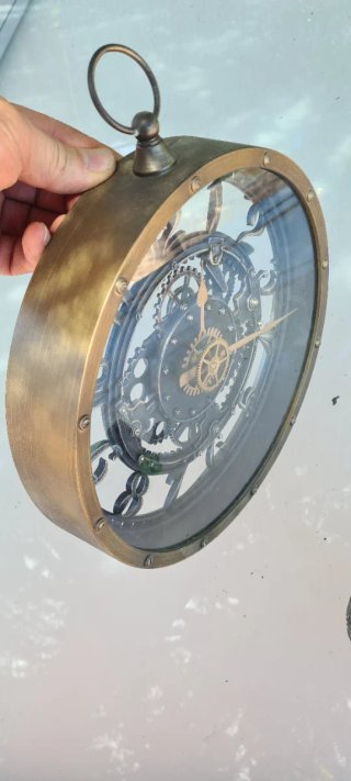 Reloj de pared vintage con engranajes