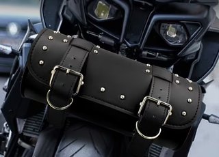 Bolsa Moto Custom Cuero Negra Tachuelas