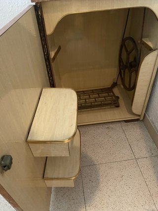 Máquina de coser Alfa antigua