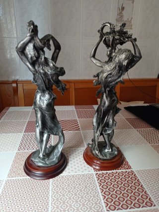 Figuras de Metal y Madera