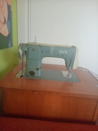 Máquina de coser Alfa vintage