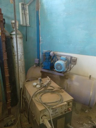 Grupo Soldadura Antiguo, botellas gas y compresor