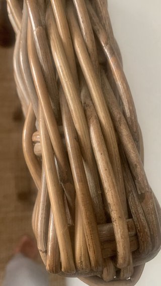 Mesa de madera y 8 sillas de ratán