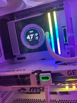 Setup completo de PC Gaming MSI con RTX 5070 Ti