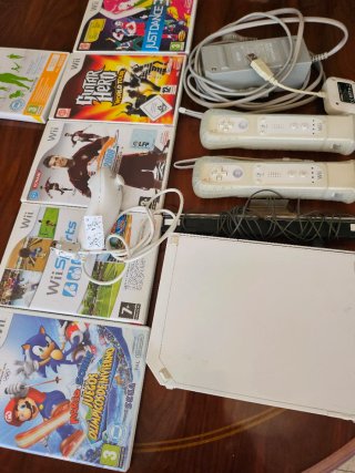 Consola Nintendo Wii + Juegos y Accesorios