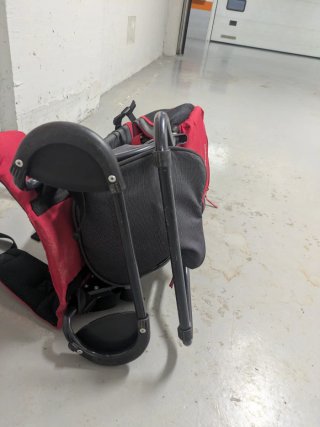 Mochila Portabebés Bebeconfort Roja y Negra