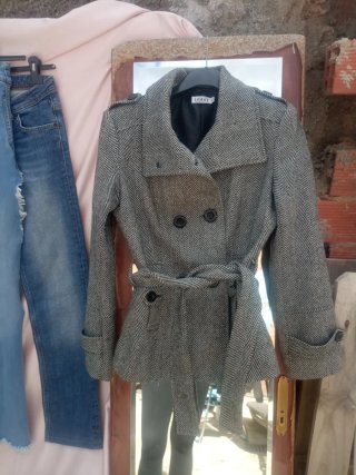 Trenca chica gris y negra Talla L