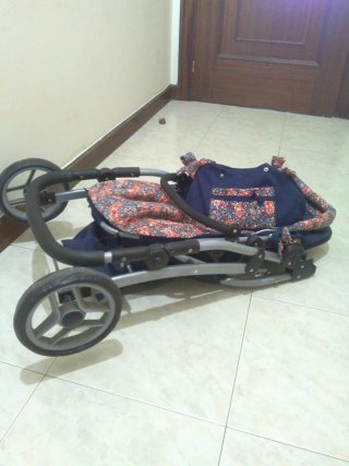 Carrito de muñecas estampado