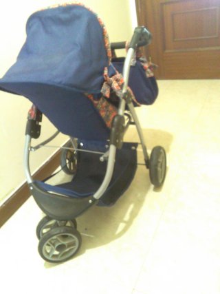 Carrito de muñecas estampado