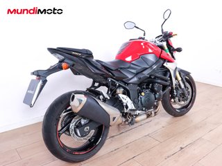 SUZUKI GSR 750