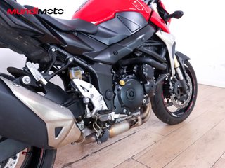 SUZUKI GSR 750