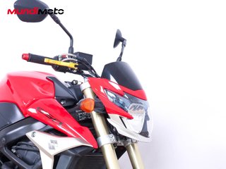 SUZUKI GSR 750
