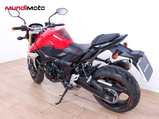 SUZUKI GSR 750