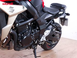 SUZUKI GSR 750