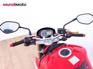 SUZUKI GSR 750