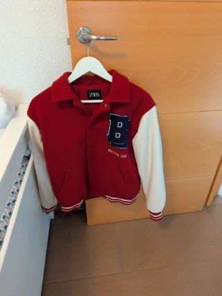 Chaqueta Zara Niño Roja y Blanca