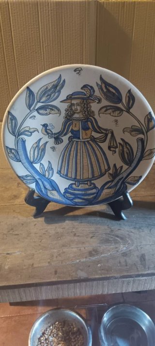 Cerámica decorativa pintada a mano