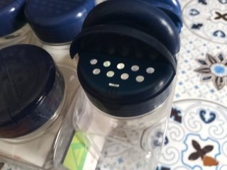 6 Contenitori in Plastica con Coperchio Dosatore