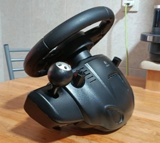 Volante Logitech + Pedales – F.A